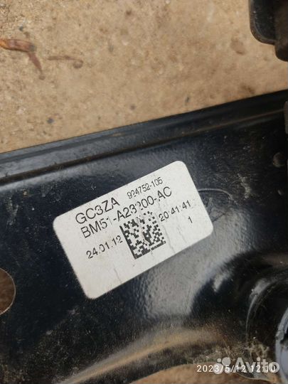 Стеклоподъемник передний правый Ford Focus 3