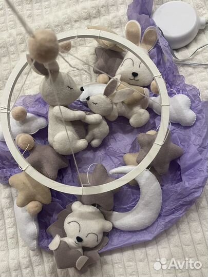 Балдахин с музыкальным мобилем из фетры