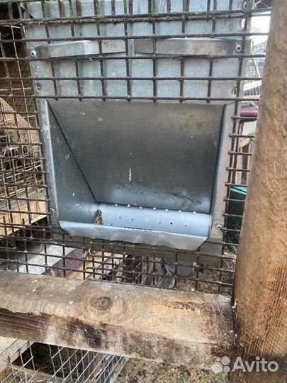 Продам клетки для кролов. Кормушки, поилки