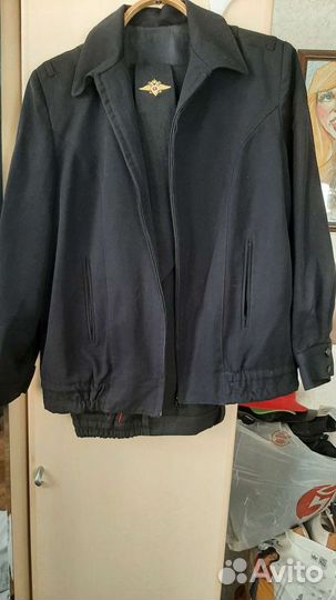 Форменный полицейский женский костюм