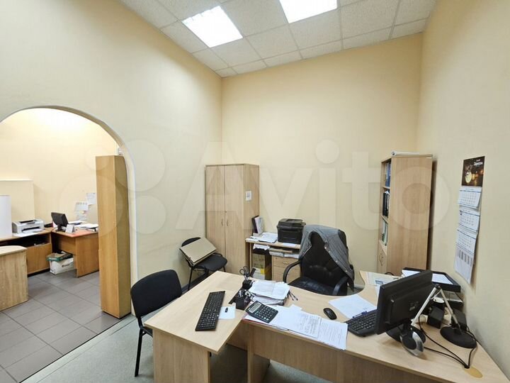 Помещения с арендаторами, 60 м²