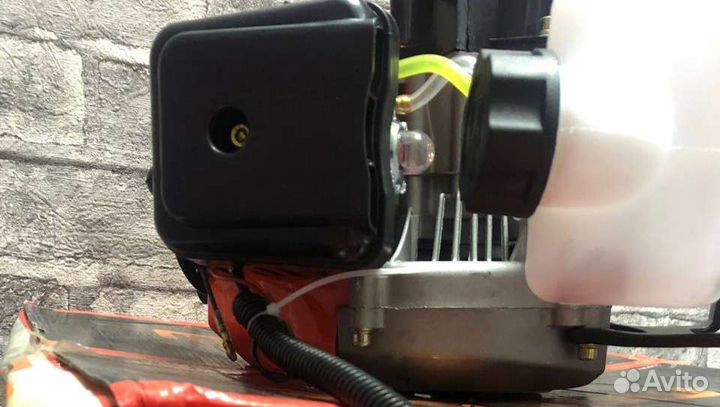 Газонокосилка бензиновая