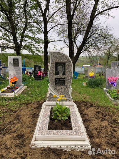 Памятники из мраморной крошки