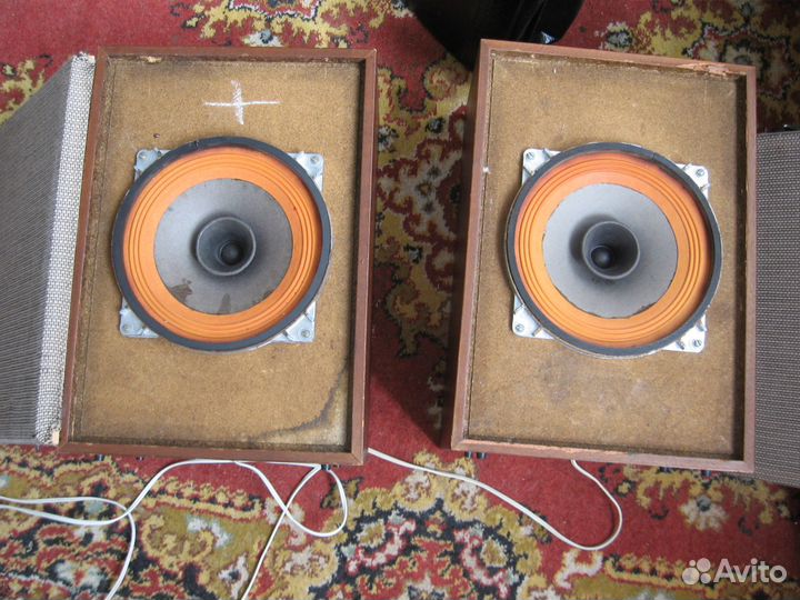 Кассеты и CD + колонки Маяк и наушники