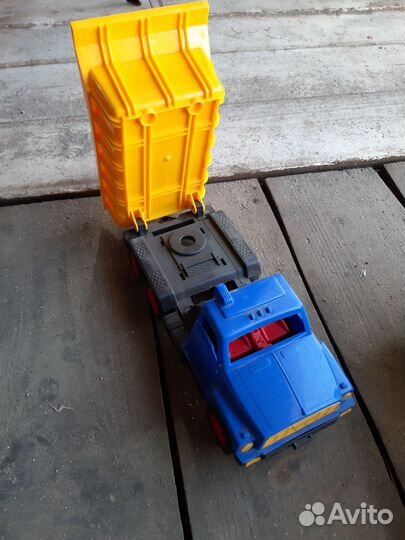 Игрушка грузовик самосвал