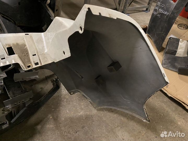 Бампер задний Toyota Land Cruiser 200