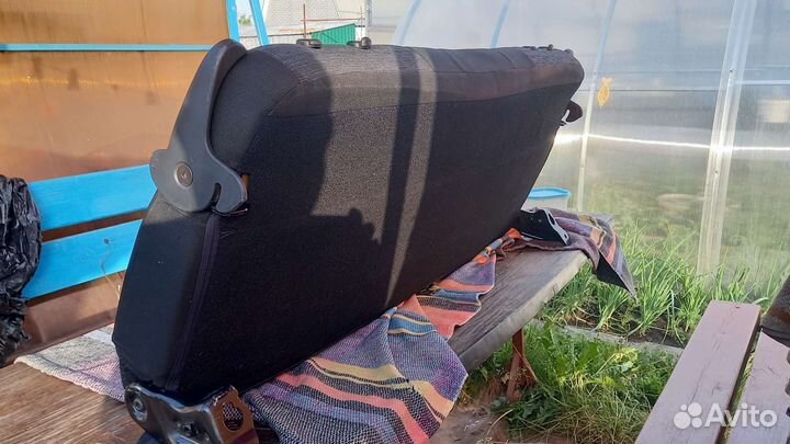 Спинка заднего сидения