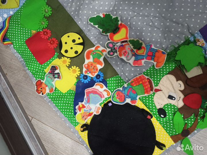 Развивающий коврик для малыша