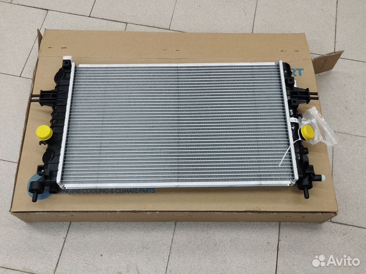 Радиатор охлаждения МКПП Opel Astra H, Zafira B