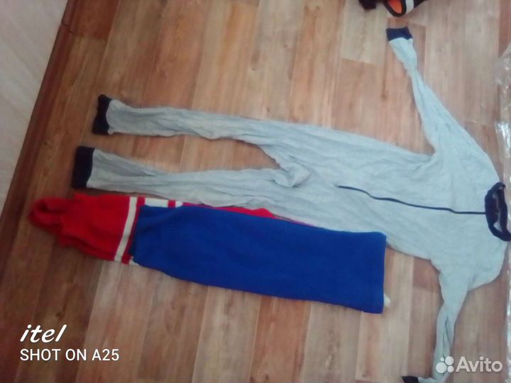 Хоккейные кофты на возраст примерно 8лет