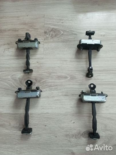 Ограничитель двери пер/зад лев/пр KIA Ceed ED рест