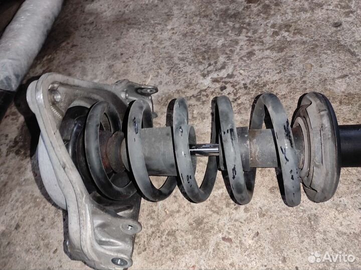 Передние стойки Audi A6 C6 3,2л