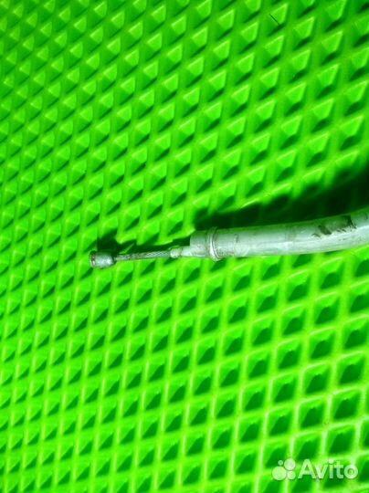 Трос ручника правый Skoda Octavia A5