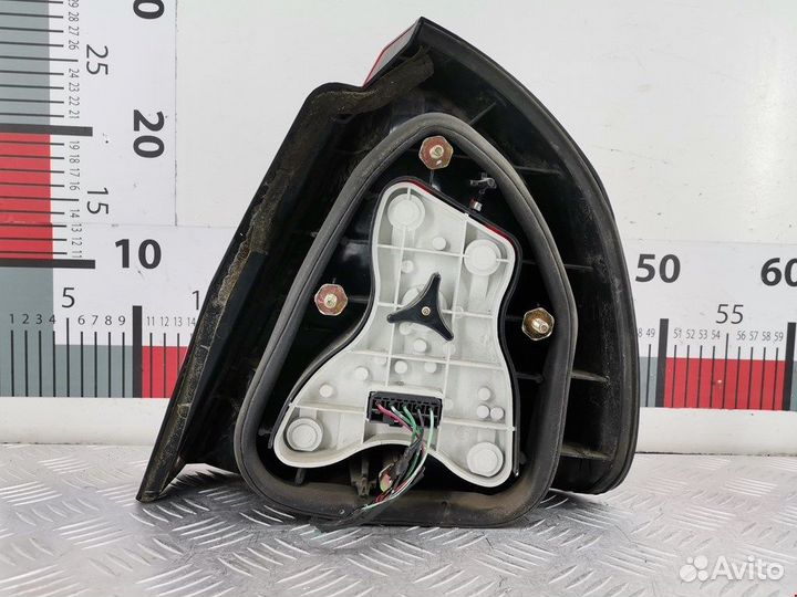 Фонарь для Mitsubishi Carisma