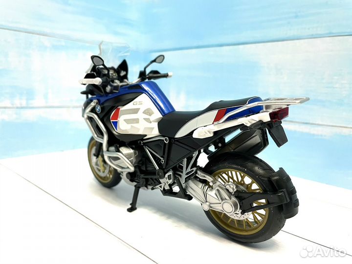 Модель мотоцикла BMW R1250GS 1/12