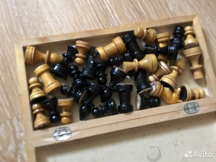 Шахматы с доской и шашки с картонной доской