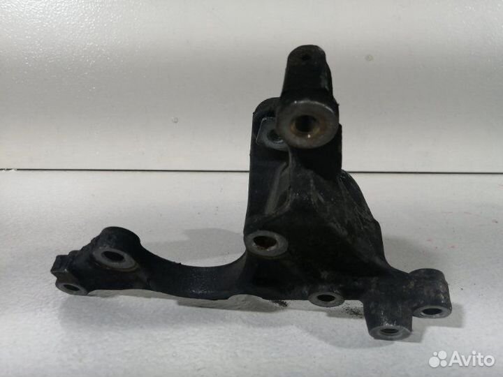 Кронштейн генератора Toyota Land Cruiser Prado