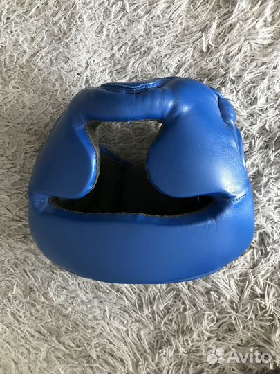 Боксерские перчатки, щитки,шлем для тайского бокса