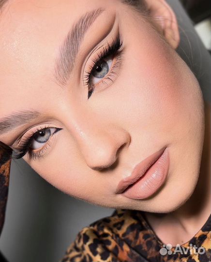 Модель на макияж