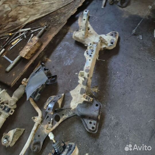 Подрамник на кия кларус 2л