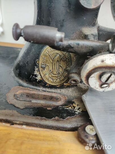 Швейная машинка зингер