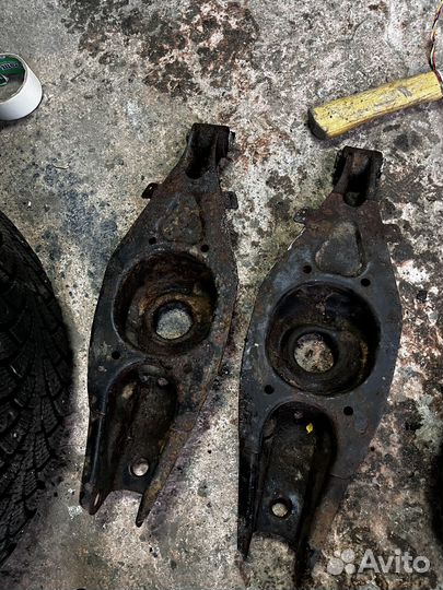 Поворотные кулаки w210