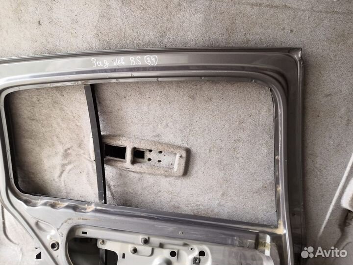 Задняя левая дверь от Рено Симбол