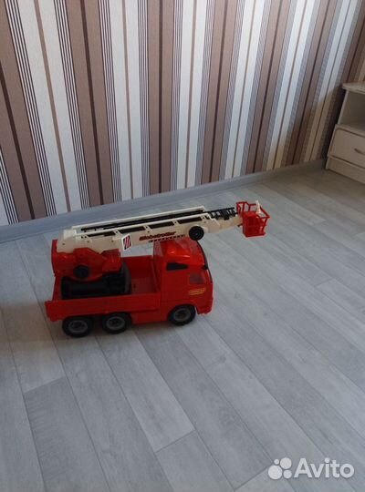 Машинка игрушечная