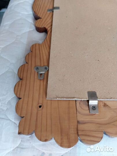 Зеркало с рамой из массива дерева