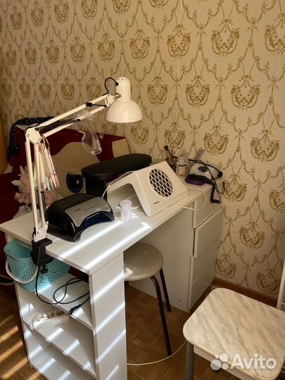 Маникюрный стол