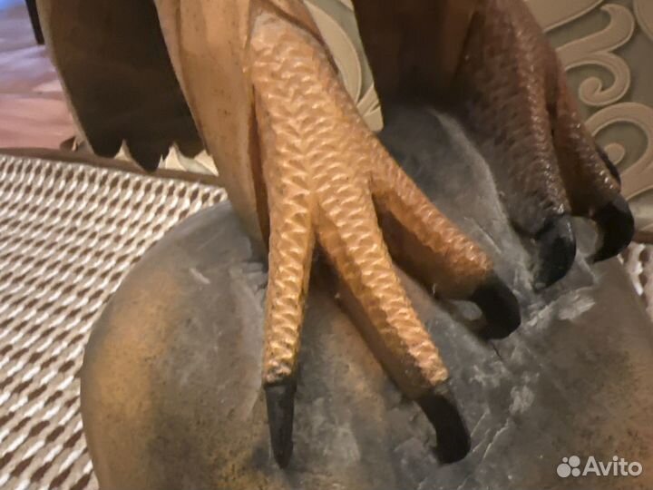 Орел из дерева