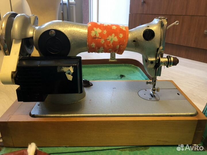 Швейная машина Ласточка СССР