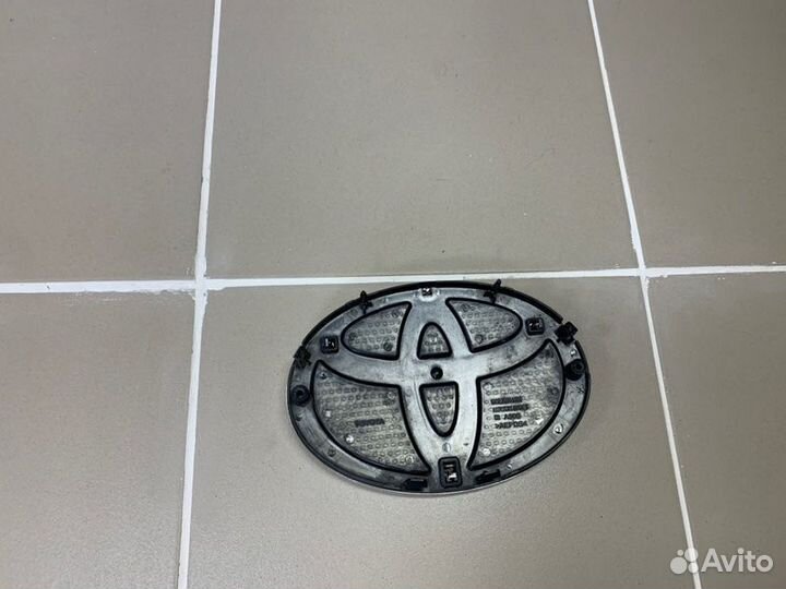 Эмблема Toyota Land Cruiser Prado 150 2017