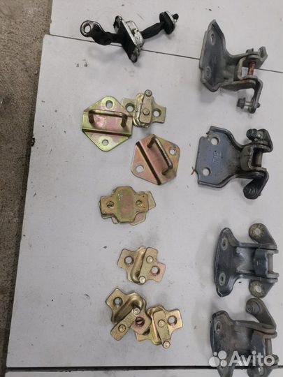 Петля двери задняя правая Chevrolet Lanos седан