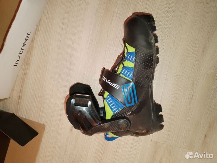 Лыжные ботинки коньковые spine