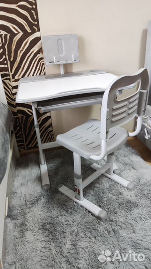 Стол/парта Rifforma с подставкой для книг и стулом