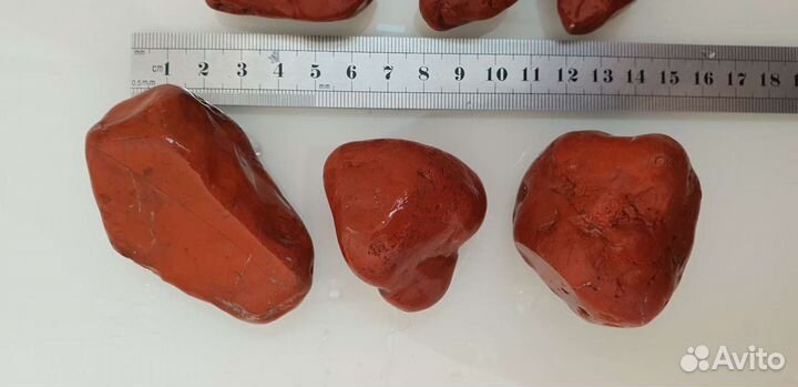 Красная яшма и черный кремень минерал образец крым