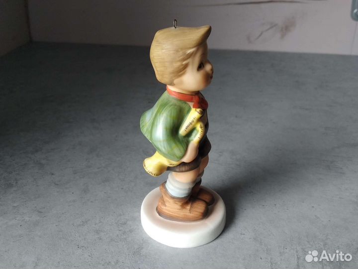Фарфоровая статуэтка Hummel Goebel