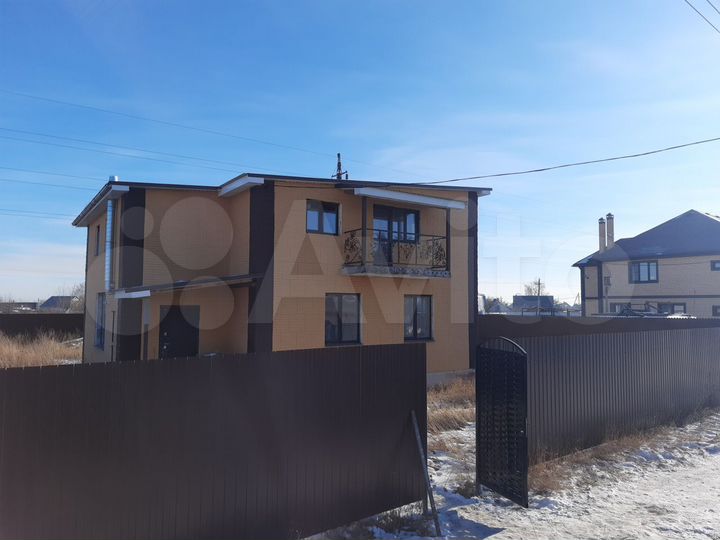 Коттедж 183 м² на участке 15 сот.