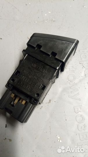 Кнопка аварийной сигнализации Subaru Legacy BH5