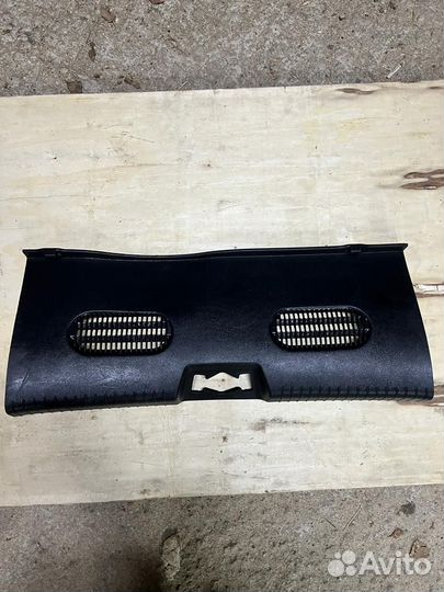 Hyundai Solaris 1 накладка замка багажника