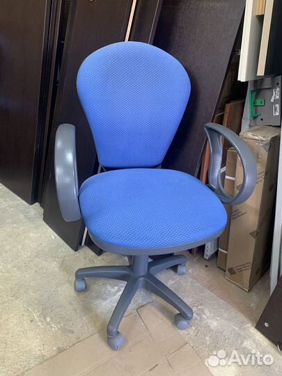 Продается кресло для компьютера с эргоном спинкой