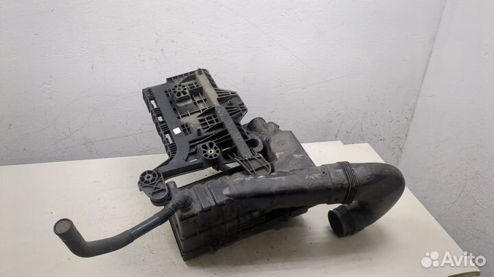 Корпус воздушного фильтра Volkswagen Passat 6, 2009