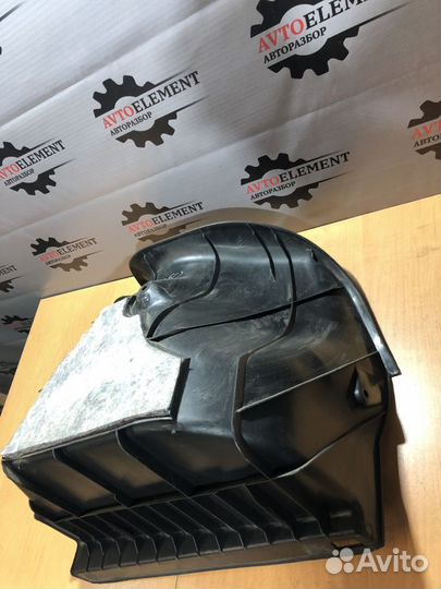 Обшивка багажника левая BMW 5 серия