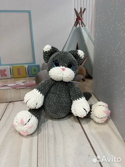 Вязаный котик ручной работы