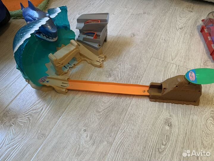 Hot wheels трек акула