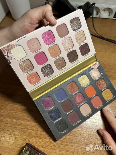 Палетка теней Makeup Revolution