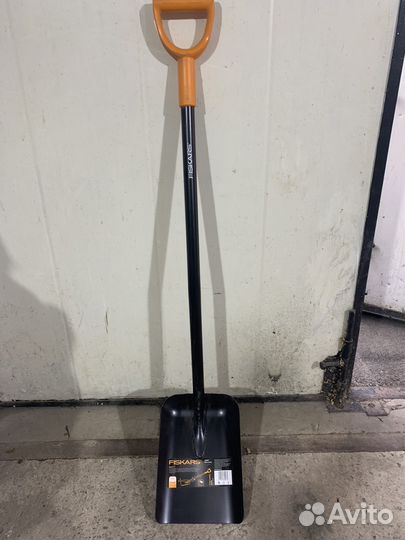 Лопаты совковые Fiskars Solid новые