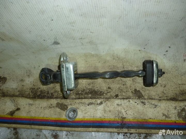 Ограничитель двери Honda CR-V RE3, RE4, RE5 '07-12