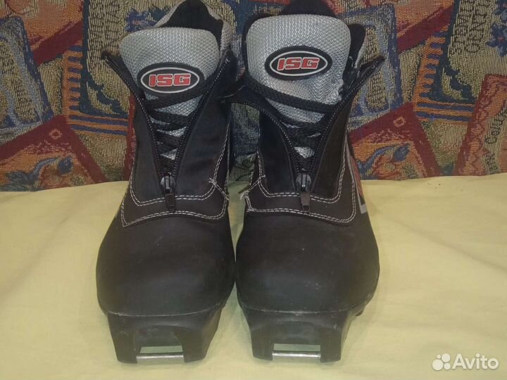 Лыжные ботинки